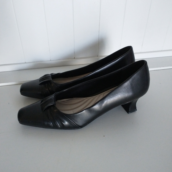 NEW Easy Street Fabulous Pumps Black SHOES SLIP ON - Picture 4 of 10